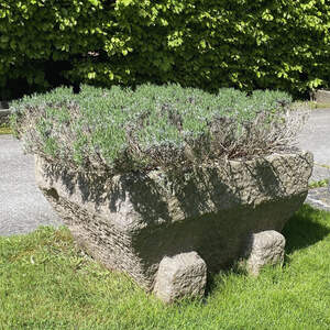 Nr. 12 Granittrog antik